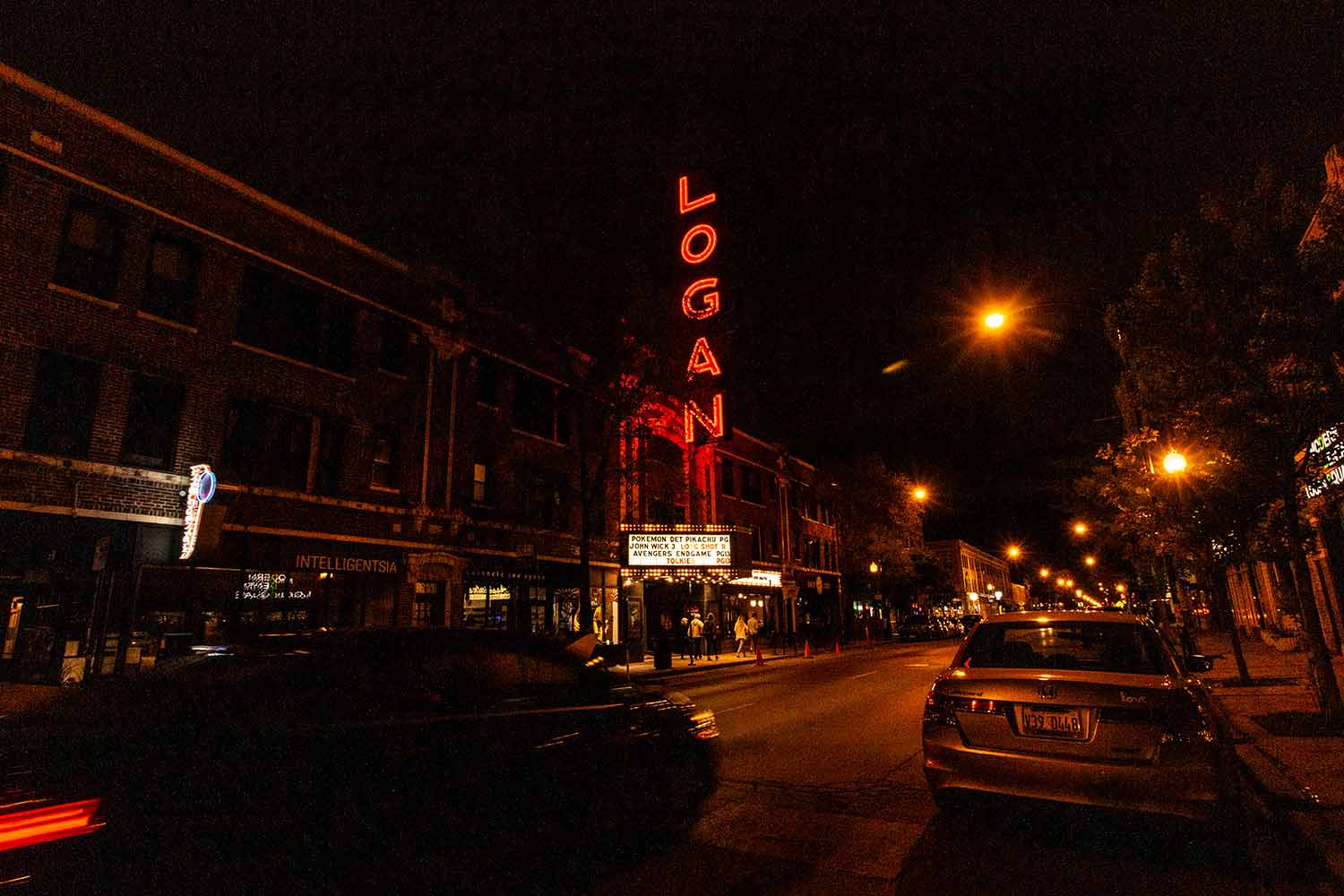 arielkatowice-chicago-logan-square-cinema