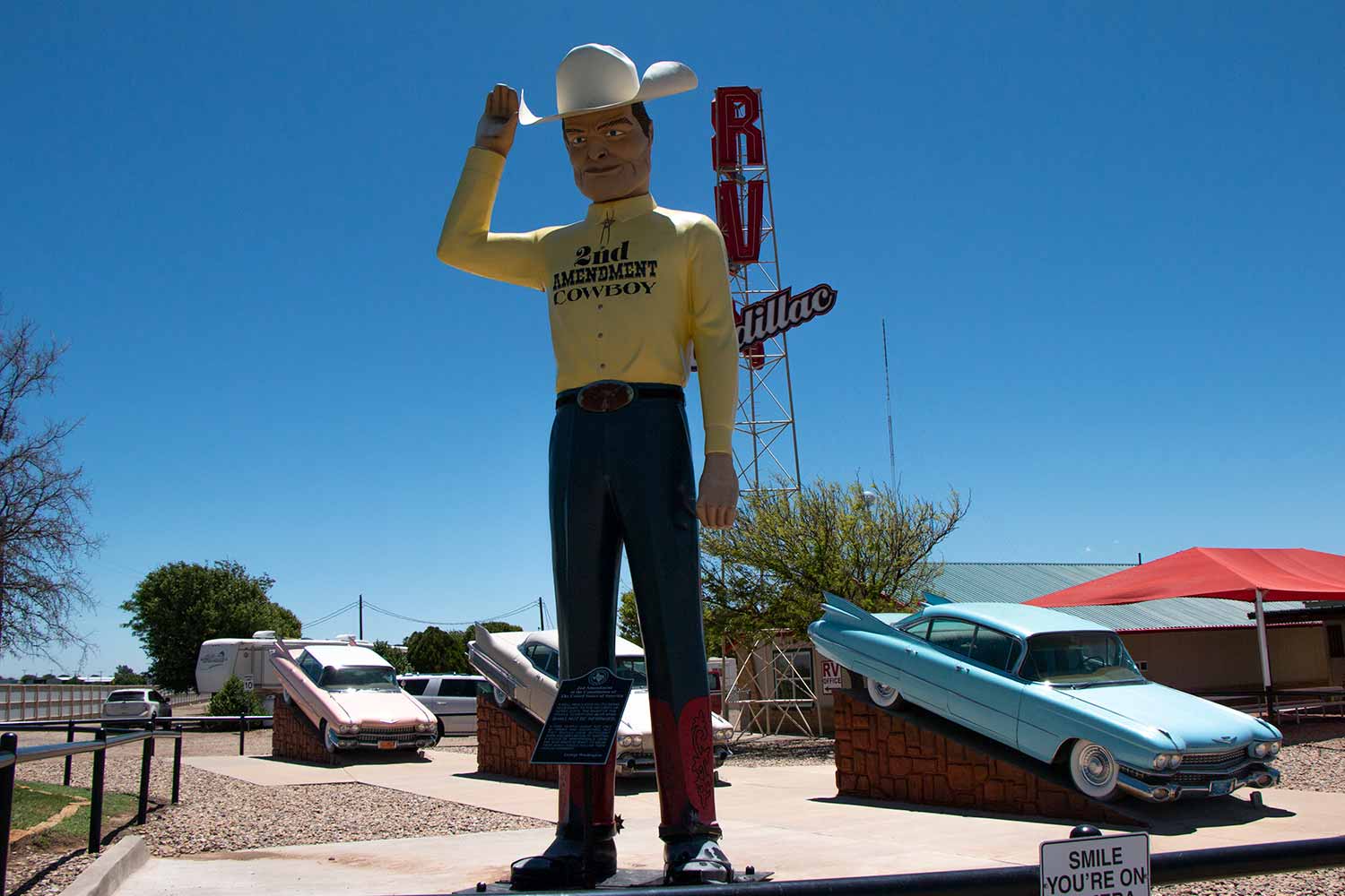arielkatowice-texas-route-66-cadillac-ranch